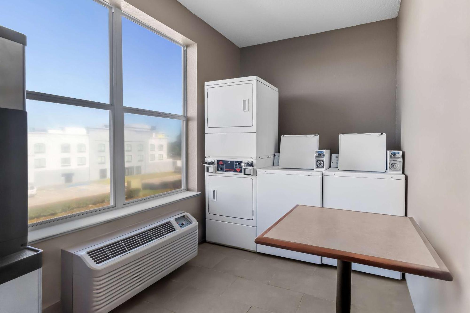 Sonesta Essential Iah Airport Jfk Boulevard - Newly Renovated Houston Kültér fotó
